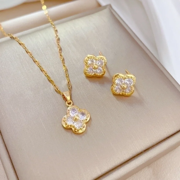 Clover Rhinestone Earing & Necklace Set Code: 72062